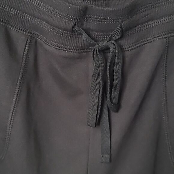 NEW PM RELAXED COMFORT TECH BLACK LIGHTWEIGHT CAPRI PANTS PETITE MEDIUM NWT - Picture 6 of 10